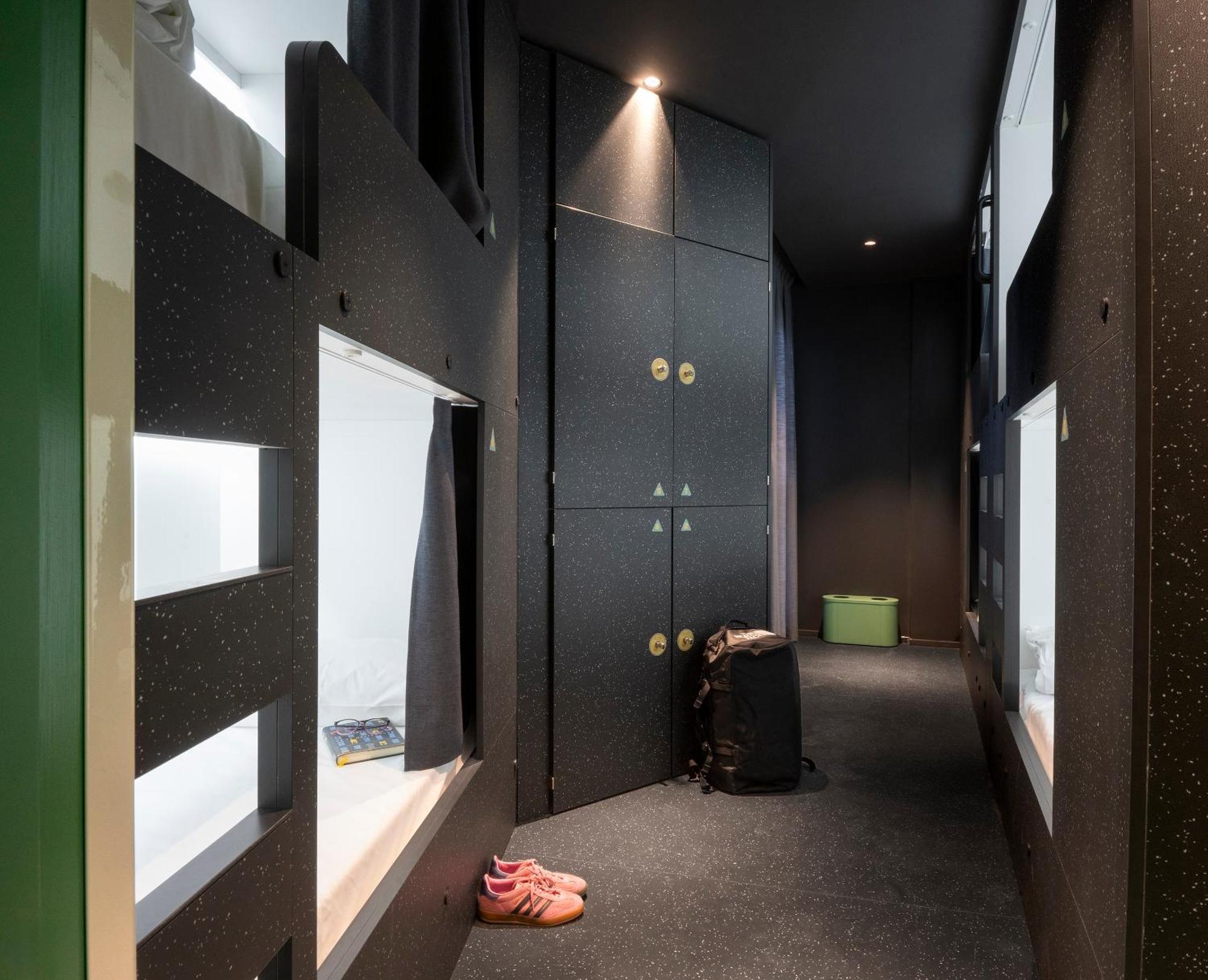 Amistat City Hostel Барселона Екстер'єр фото