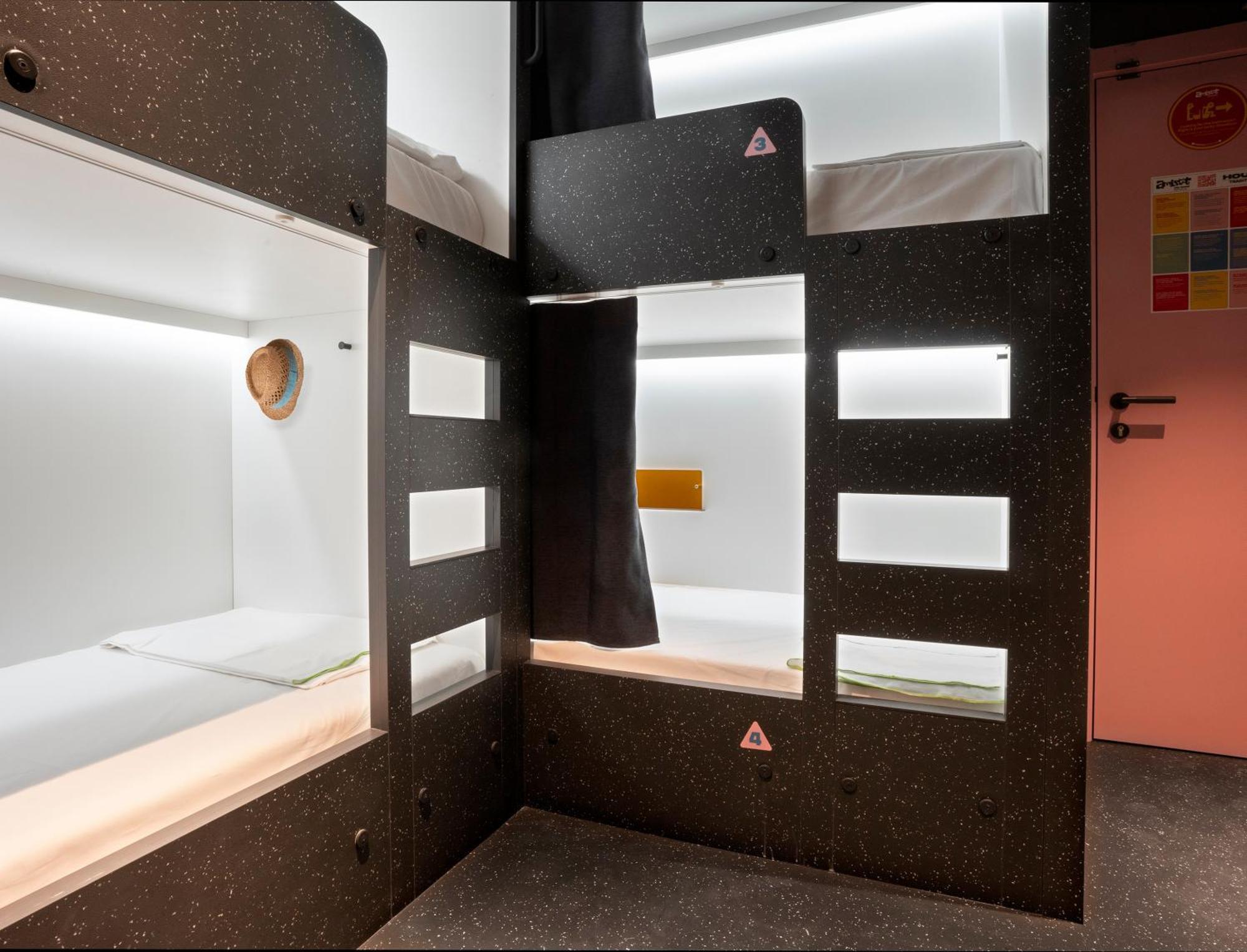 Amistat City Hostel Барселона Екстер'єр фото