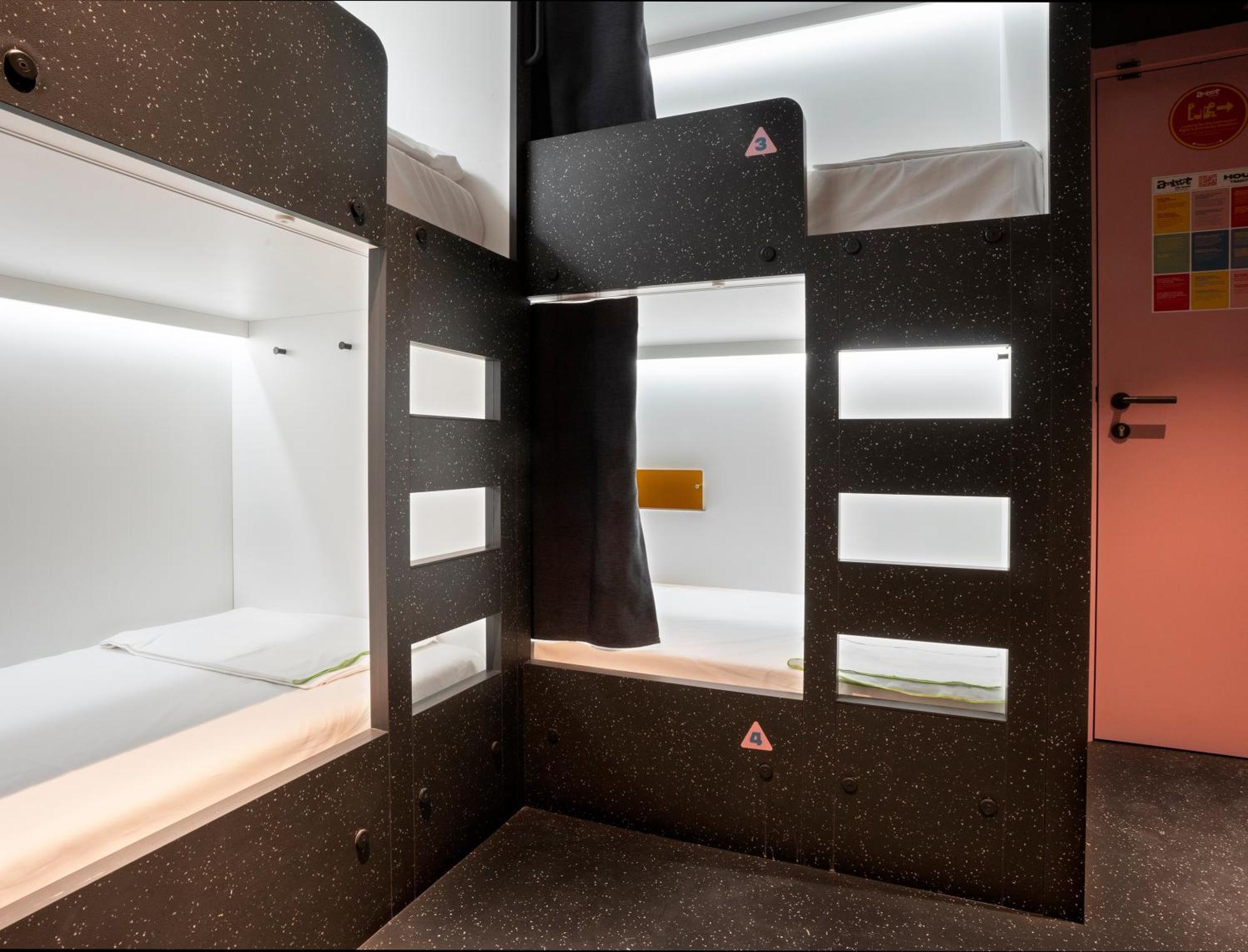 Amistat City Hostel Барселона Екстер'єр фото
