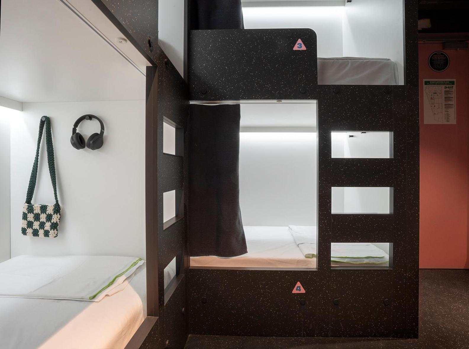 Amistat City Hostel Барселона Екстер'єр фото